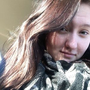 Meet your Posher, Caitlyn